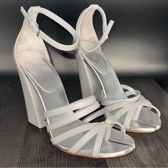 💰⬇️ BURBERRY
Grey Leather Split toe-Thong Heel US 7 - Picture 2 of 11